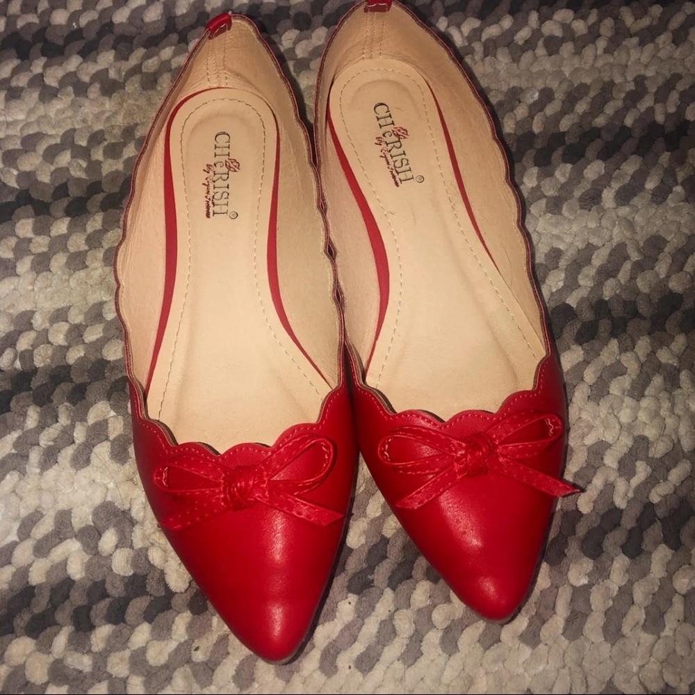 Red Scalloped Edge Bow tie Front Flats